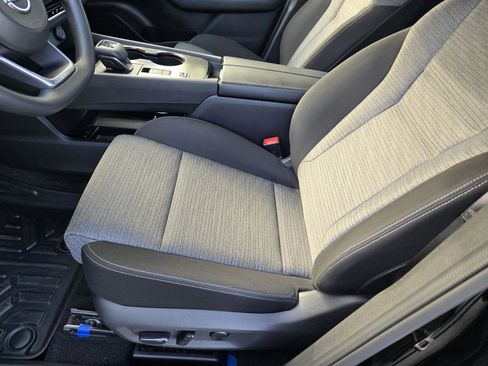 Used 2023 Nissan Rogue SV image 13