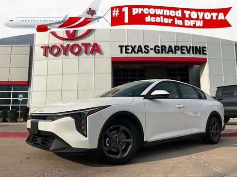 Used 2025 Kia K4 LXS image 1