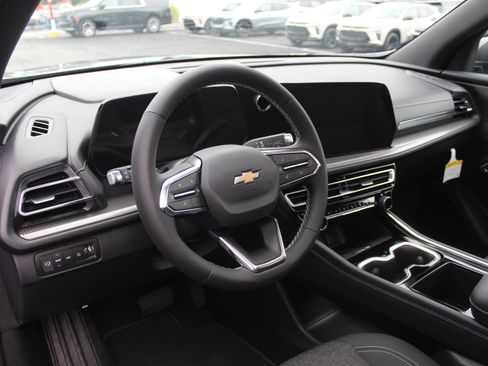 New 2027 Chevrolet Traverse LT w/ Sun and Wheel Package AWD/4WD image 10