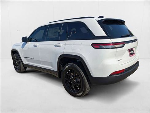 New 2025 Jeep Grand Cherokee Altitude image 9