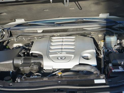 Used 2015 Toyota Land Cruiser AWD/4WD image 31
