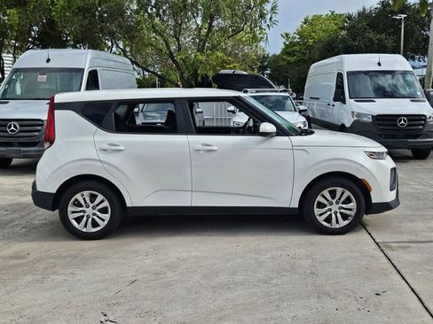 Used 2022 Kia Soul LX FWD image 4