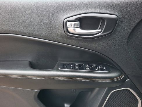 Used 2019 Jeep Compass Latitude image 12