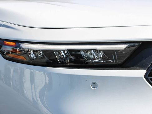 Used 2023 Honda Accord Touring image 4