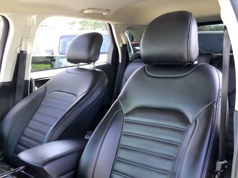 Used 2019 Ford Edge SEL w/ Equipment Group 201A FWD image 11