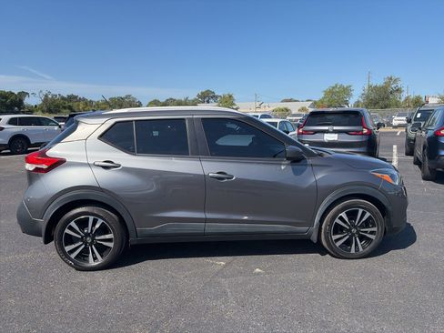 Used 2019 Nissan Kicks SV FWD image 8
