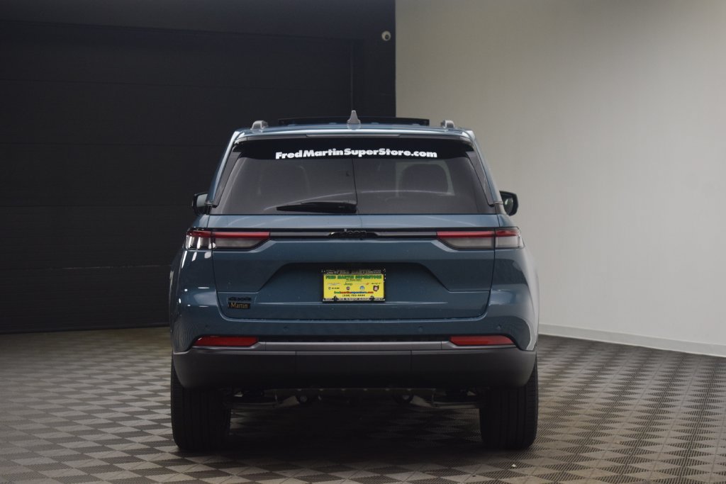 New 2027 Jeep Grand Cherokee Limited AWD/4WD image 12