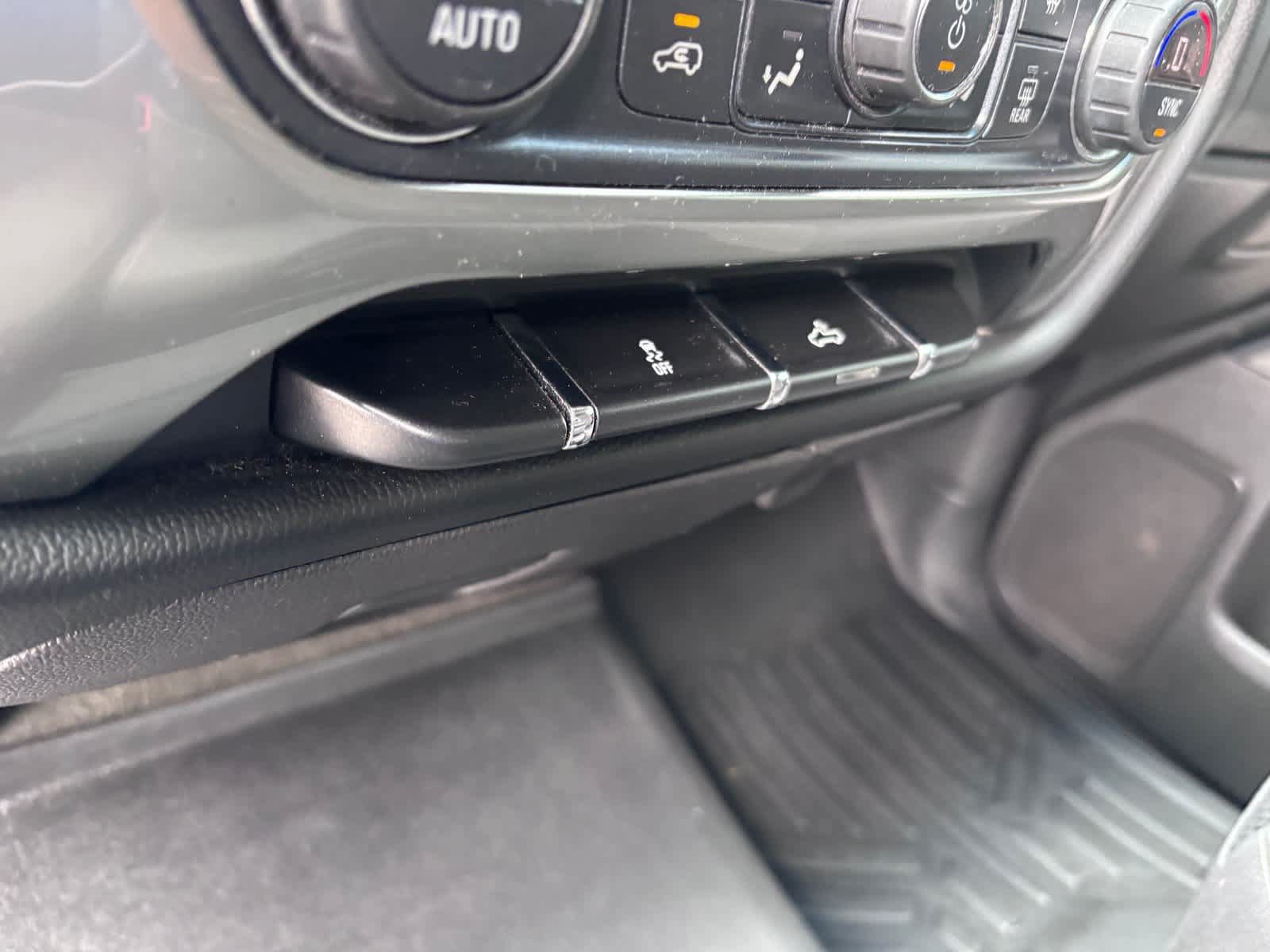 Used 2018 Chevrolet Silverado 1500 LT w/ All Star Edition AWD/4WD image 22