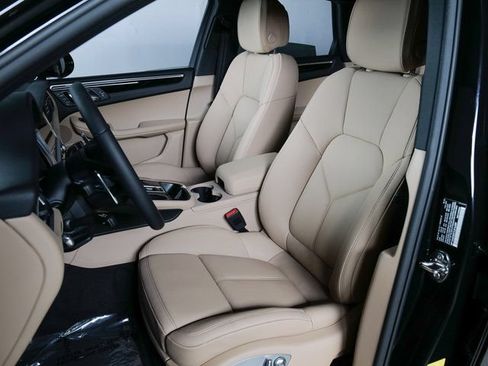 New 2026 Porsche Macan AWD/4WD image 5
