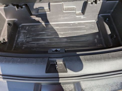 Used 2021 Chevrolet Traverse LS FWD image 34