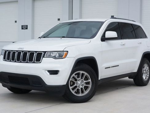 Used 2018 Jeep Grand Cherokee Laredo image 6