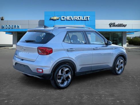 Used 2022 Hyundai Venue SEL image 5