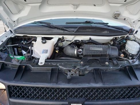 Used 2010 Chevrolet Express 1500 RWD image 32
