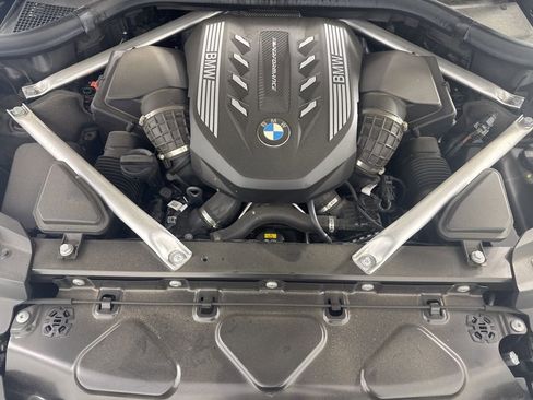Certified 2022 BMW X7 M50i w/ Dynamic Handling Package image 9