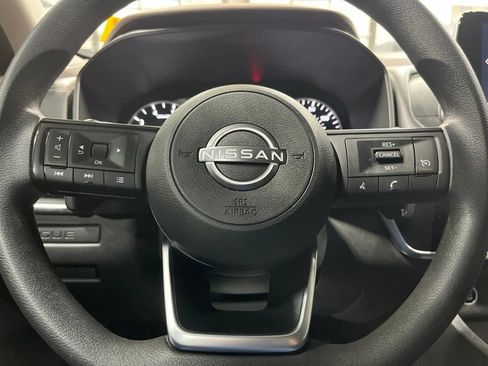 Used 2023 Nissan Rogue S AWD/4WD image 18