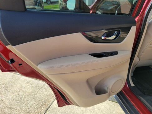 Used 2018 Nissan Rogue SL w/ Premium Package FWD image 28