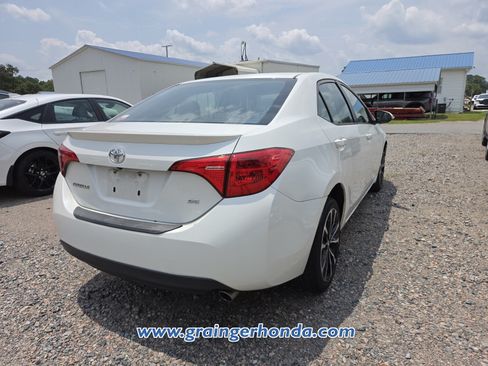 Used 2018 Toyota Corolla SE w/ Carpet Mat Package (TMS) FWD image 7