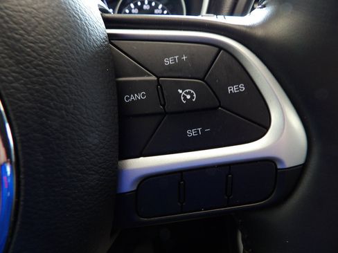 Used 2020 Jeep Compass Latitude w/ Cold Weather Group AWD/4WD image 29
