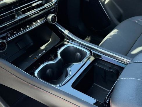 Used 2026 Chevrolet Traverse LT image 21