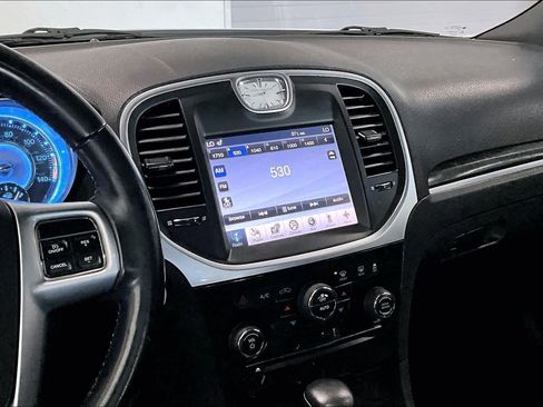 Used 2011 Chrysler 300 Limited image 14