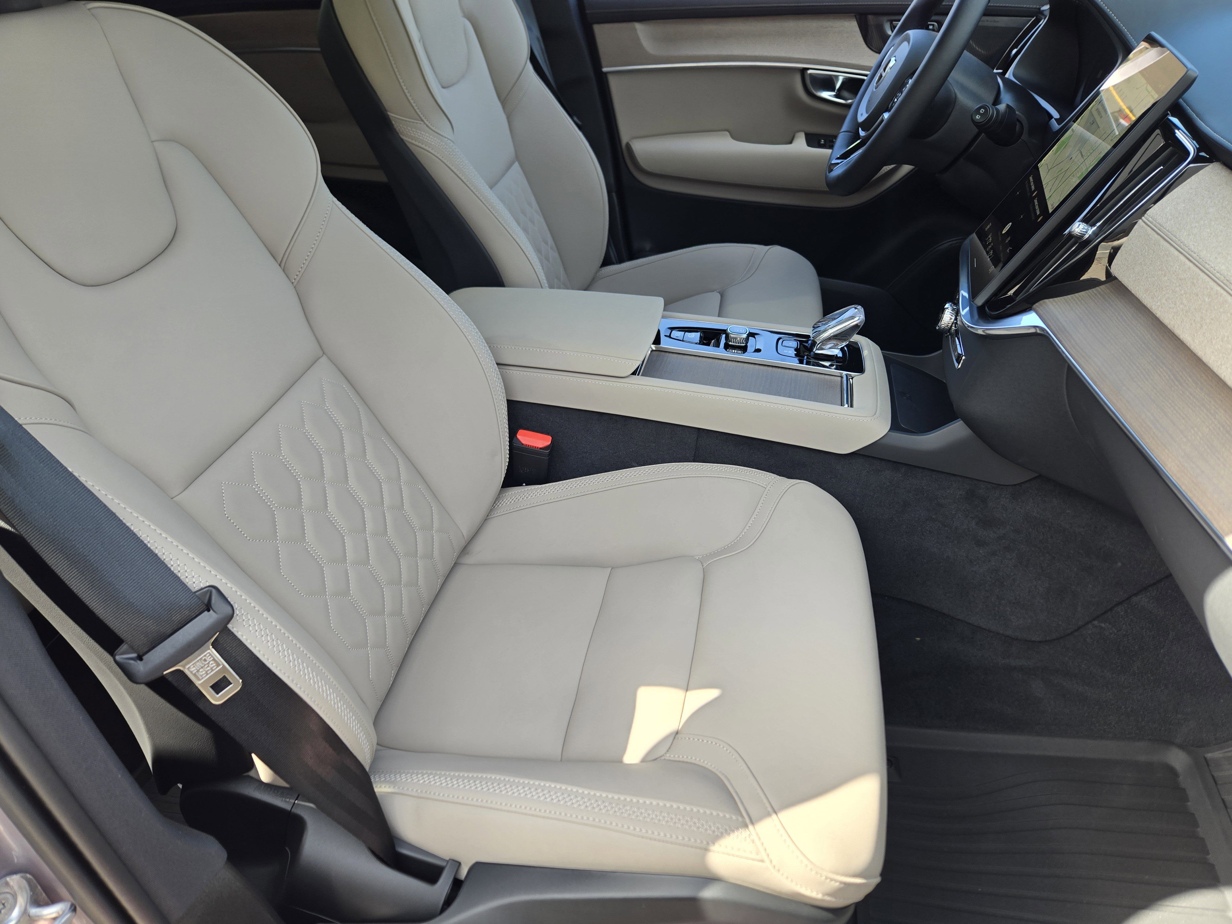 New 2026 Volvo XC90 T8 Plus w/ Protection Package Premier AWD/4WD image 11