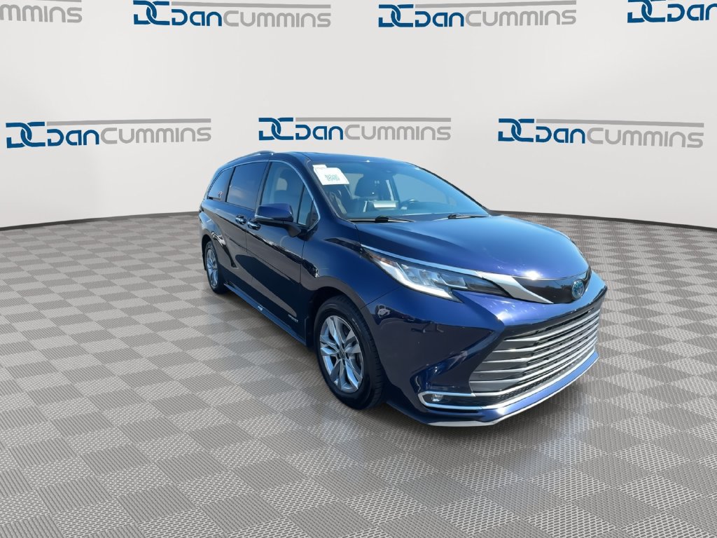 Used 2021 Toyota Sienna Limited FWD image 2