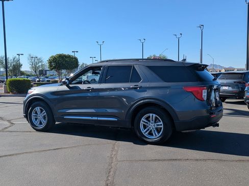Used 2020 Ford Explorer XLT image 4