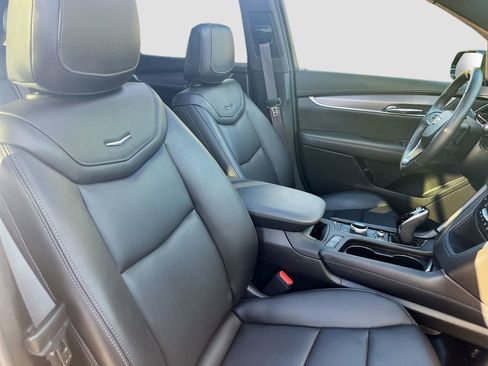 Used 2025 Cadillac XT6 Luxury w/ LPO, Floor Liner Package image 30