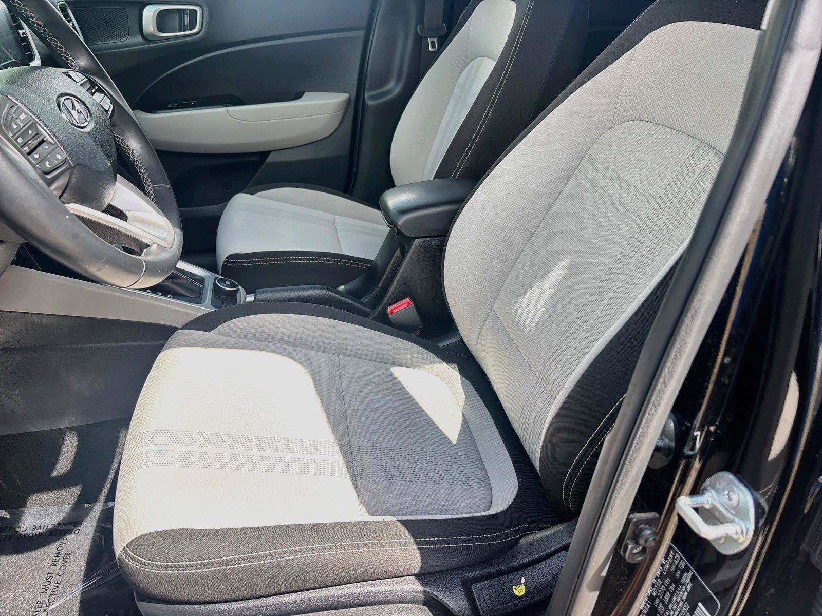 Used 2025 Hyundai Venue SEL FWD image 20