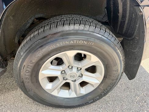 Used 2018 Toyota 4Runner SR5 AWD/4WD image 16
