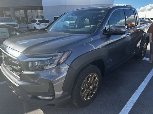 Used 2023 Honda Ridgeline RTL-E image 2