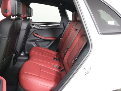 New 2026 Porsche Macan image 18