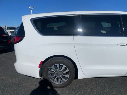 Used 2024 Chrysler Pacifica Limited FWD image 31