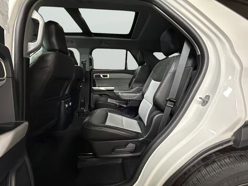 Used 2022 Ford Explorer XLT w/ Equipment Group 202A image 30