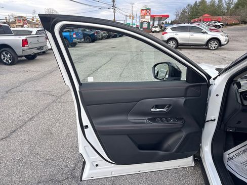 New 2026 Nissan Kicks SR w/ Cold Weather Package AWD/4WD image 11