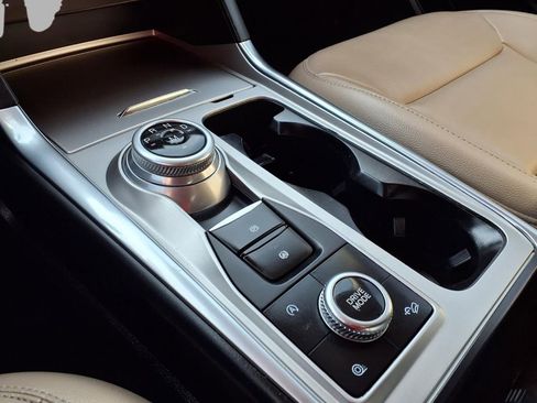 Used 2020 Ford Explorer XLT w/ Equipment Group 202A image 11