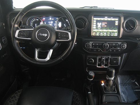 Used 2021 Jeep Wrangler Unlimited Sahara image 2