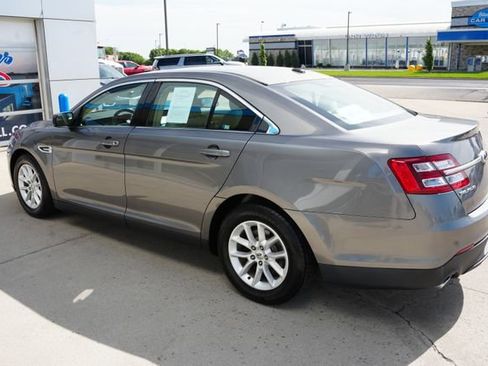 Used 2014 Ford Taurus SE FWD image 32