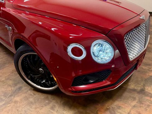 Used 2017 Bentley Bentayga AWD/4WD image 82
