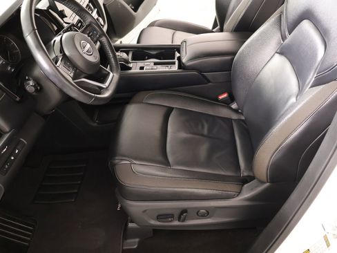 Used 2024 Nissan Pathfinder SL FWD image 11