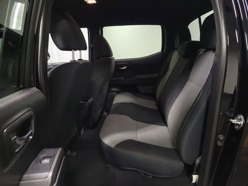 Used 2020 Toyota Tacoma TRD Off-Road AWD/4WD image 22