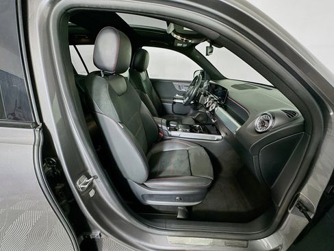 Used 2023 Mercedes-Benz GLB 250 image 34