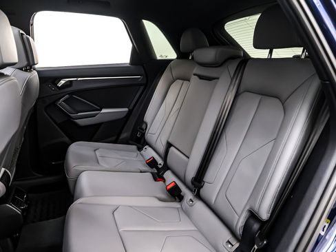 Used 2023 Audi Q3 2.0T Premium w/ Black Optic Sport Package image 9