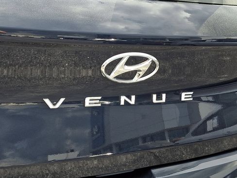 Certified 2022 Hyundai Venue Limited w/ Cargo Package FWD image 30