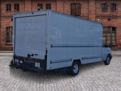 Used 2021 GMC Savana 3500 Extended w/ Power Convenience Package image 4