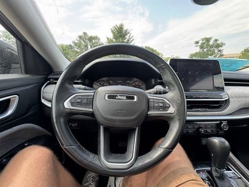 Used 2022 Jeep Compass Latitude w/ Sun and Sound Group AWD/4WD image 8