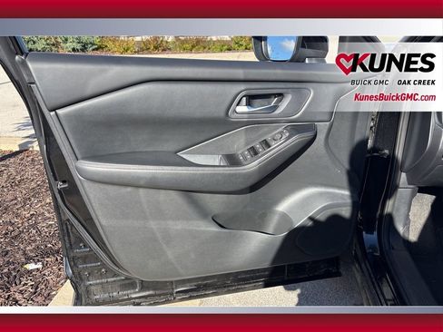 Used 2024 Nissan Rogue SV image 8