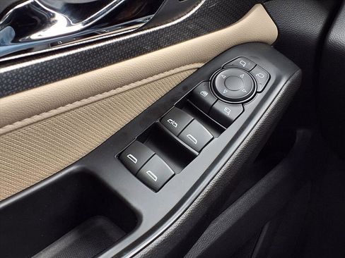 Used 2023 Chevrolet Traverse Premier image 19