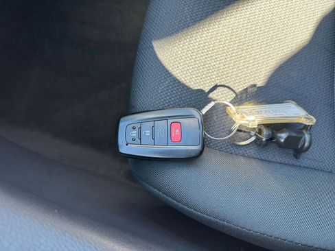 Used 2025 Toyota RAV4 XLE image 20