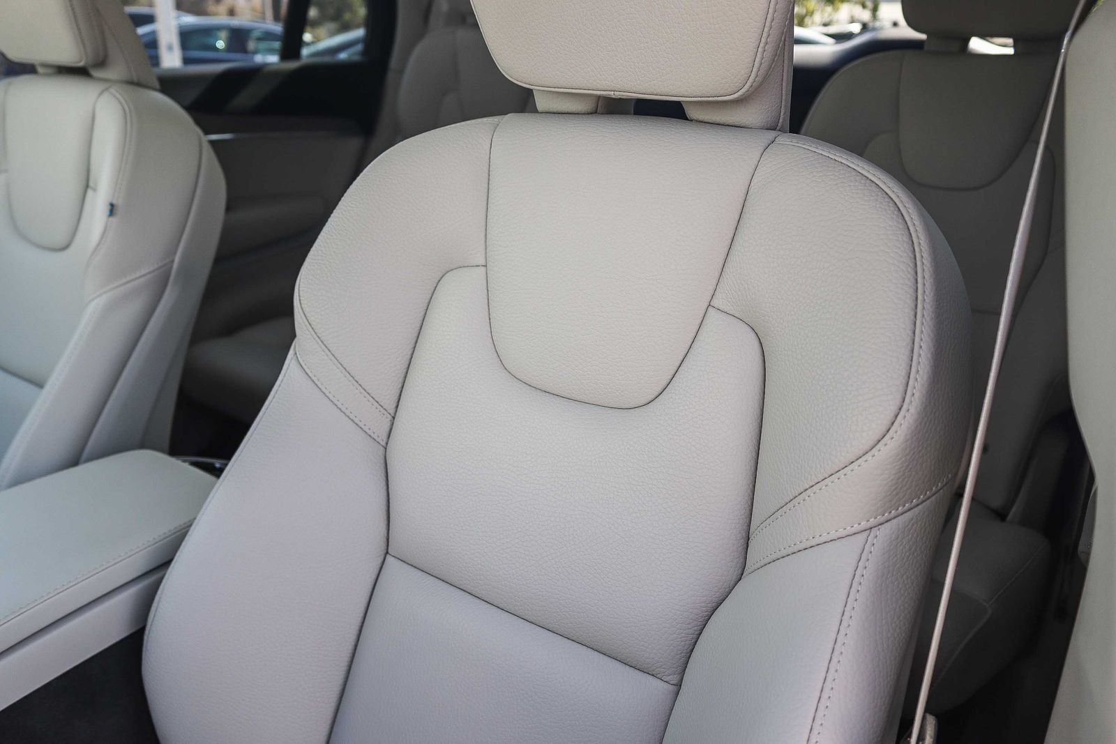 Used 2025 Volvo XC90 T8 Plus w/ Protection Package Premier AWD/4WD image 29